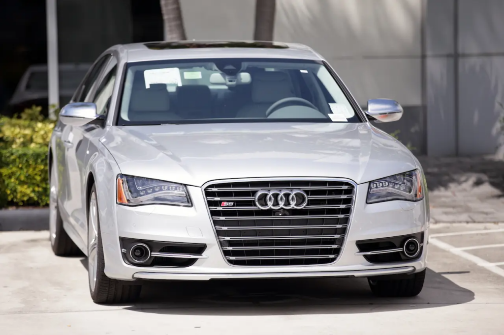 2014-Audi-S8-1280x853-1